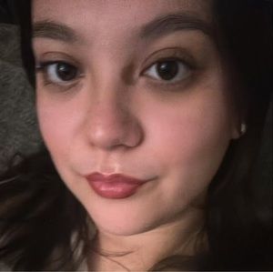 Meet your Posher, Caitlin